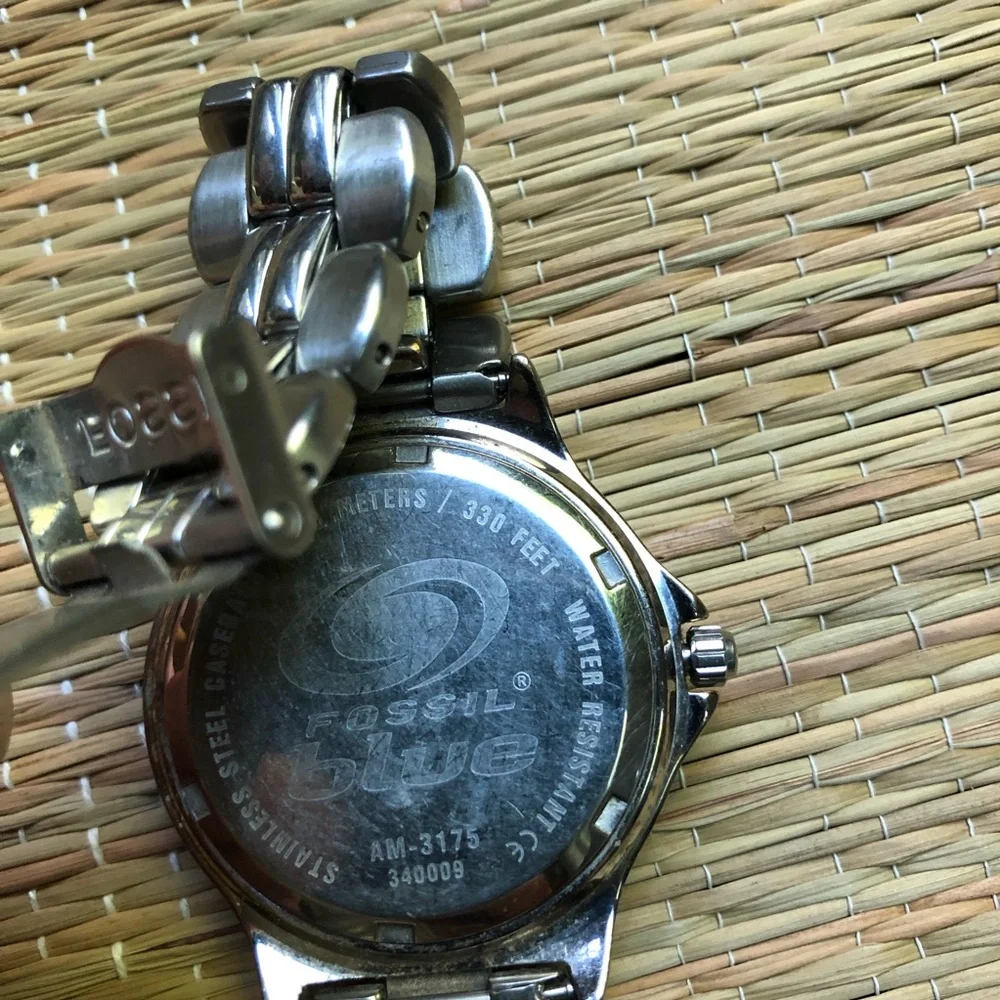 Fossil Blue 100 Meters Water Resistant Silver Toned Women's Wristwatch